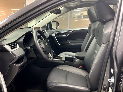 Used 2025 Toyota RAV4 XLE Premium w/ Weather Package AWD/4WD image 9