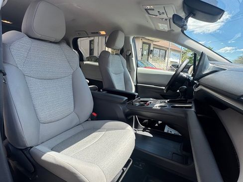 Used 2022 Toyota Sienna LE AWD/4WD image 18