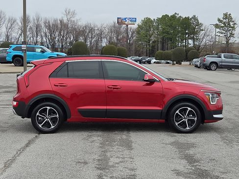 Used 2025 Kia Niro EX image 6