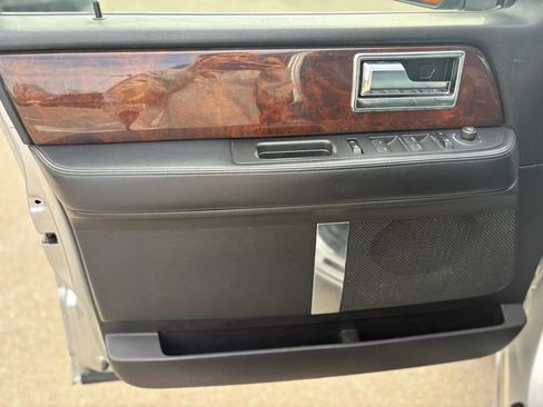 Used 2015 Lincoln Navigator 4WD image 36