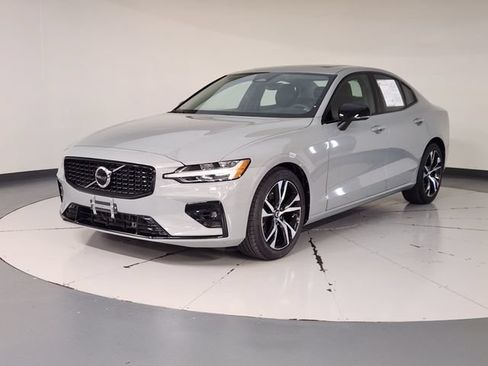 Certified 2025 Volvo S60 B5 Core FWD image 1