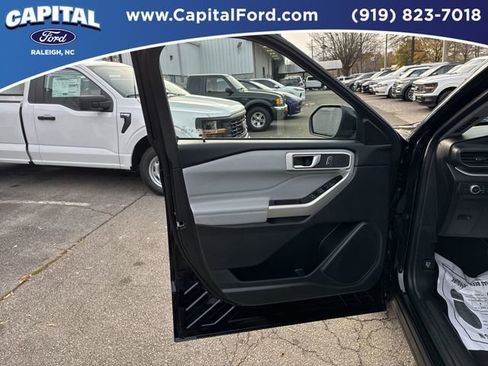 Certified 2022 Ford Explorer XLT w/ Equipment Group 202A image 19