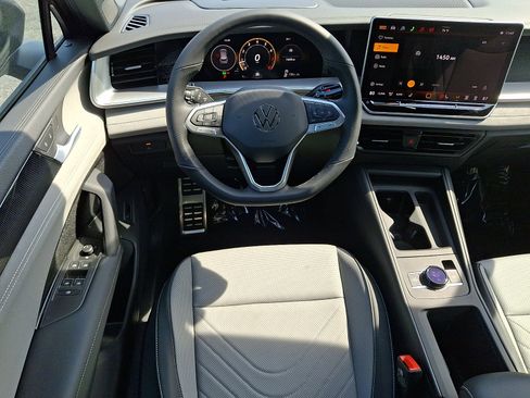 New 2026 Volkswagen Tiguan SE R-Line AWD/4WD image 7