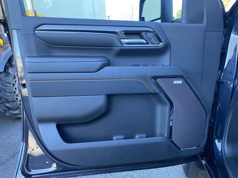 Used 2024 GMC Sierra 2500 AT4 w/ AT4 Preferred Package image 16