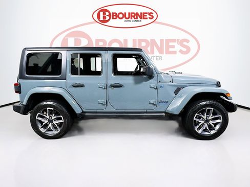 Used 2024 Jeep Wrangler Unlimited w/ Convenience Group image 10