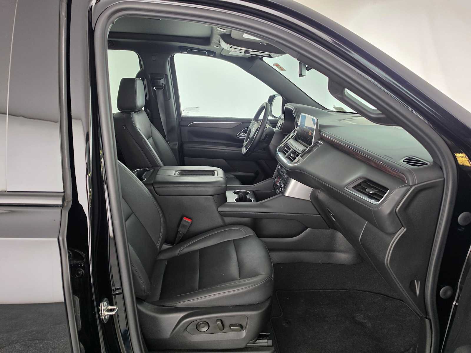 Used 2023 Chevrolet Suburban Z71 w/ Luxury Package AWD/4WD image 10