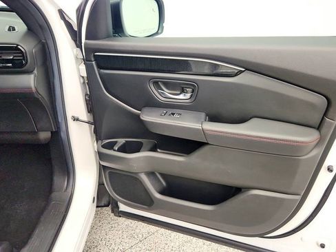 Used 2025 Honda Pilot Black Edition image 28