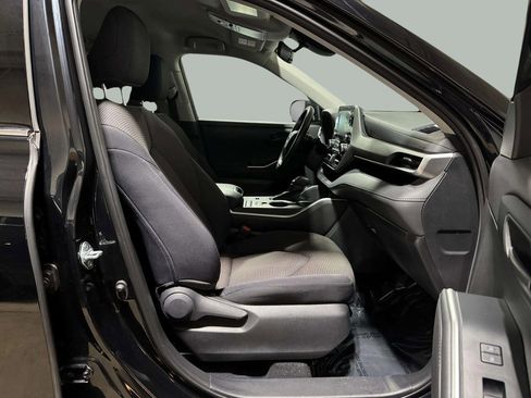 Used 2021 Toyota Highlander LE image 27
