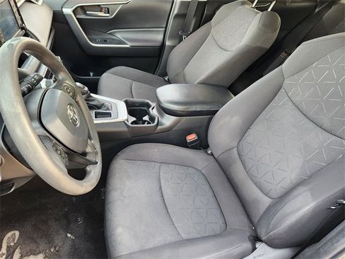 Used 2021 Toyota RAV4 XLE image 13