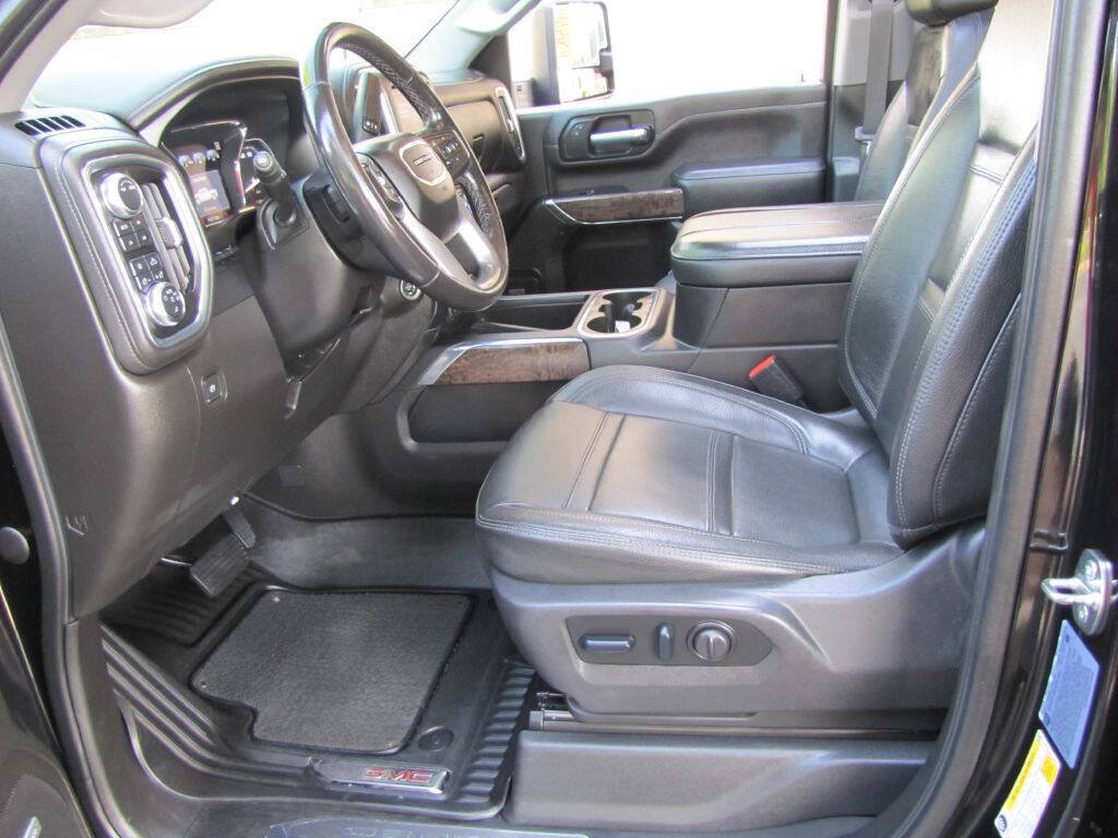 Used 2023 GMC Sierra 3500 Denali w/ Denali Black Diamond Edition AWD/4WD image 12