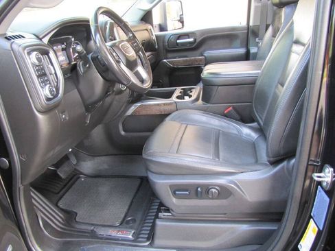 Used 2023 GMC Sierra 3500 Denali w/ Denali Black Diamond Edition AWD/4WD image 12