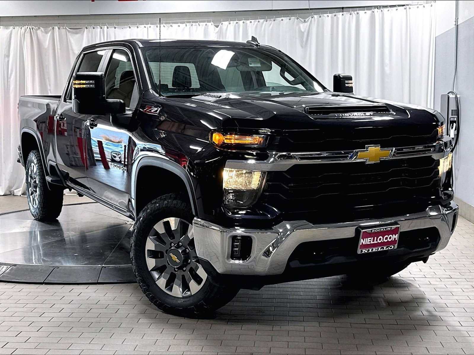 Used 2024 Chevrolet Silverado 2500 LT AWD/4WD image 11