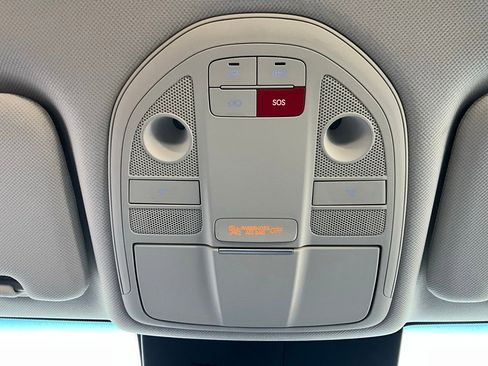 Used 2025 Genesis G70 2.5T image 17