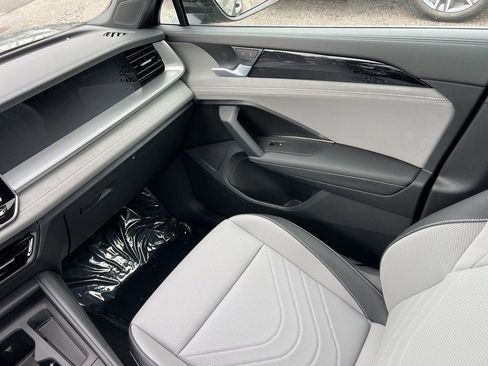 New 2026 Volkswagen Tiguan SE R-Line image 26