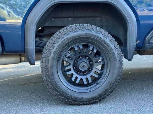 Used 2020 GMC Sierra 2500 AT4 w/ AT4 Premium Package AWD/4WD image 3