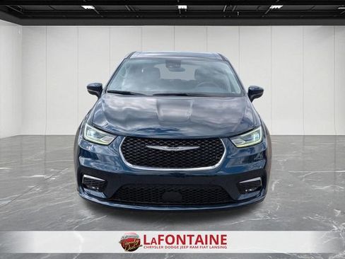 Used 2023 Chrysler Pacifica Touring-L image 7