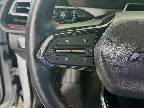 Used 2025 Chevrolet Traverse RS image 26