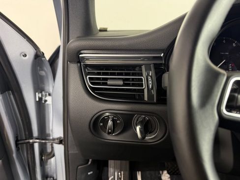 Certified 2025 Porsche Macan AWD/4WD image 25