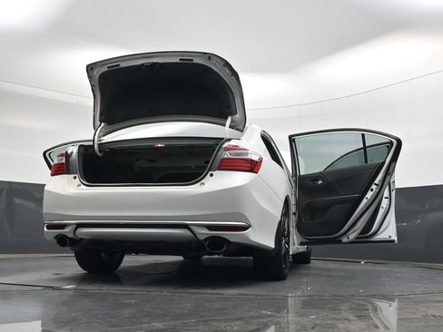 Used 2017 Honda Accord Sport image 43