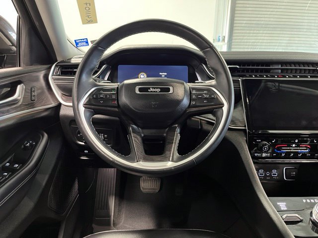 Used 2023 Jeep Grand Cherokee Limited AWD/4WD image 22