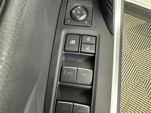 Used 2025 Toyota RAV4 XLE w/ Convenience Package image 24