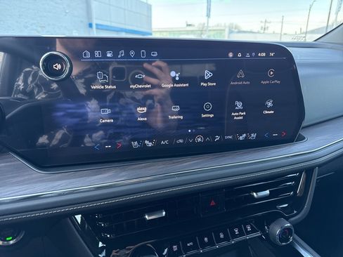 Used 2025 Chevrolet Suburban Premier w/ Sun And Tow Package image 24