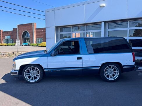 Used 1999 Chevrolet Tahoe 2WD 2-Door w/ Convenience Group image 2