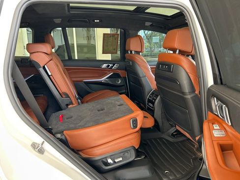 Used 2022 BMW X7 M50i image 26