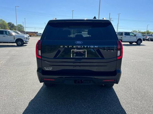 Certified 2025 Ford Expedition Active image 3