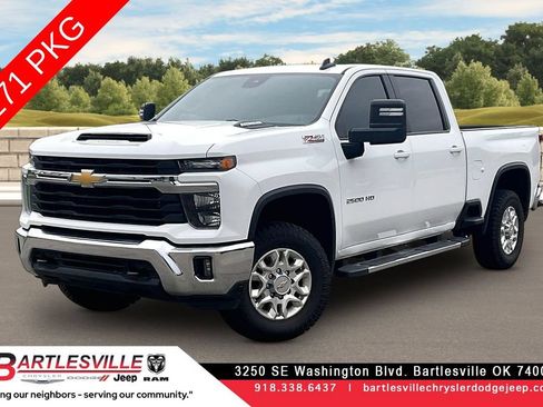 Used 2025 Chevrolet Silverado 2500 LT AWD/4WD image 1
