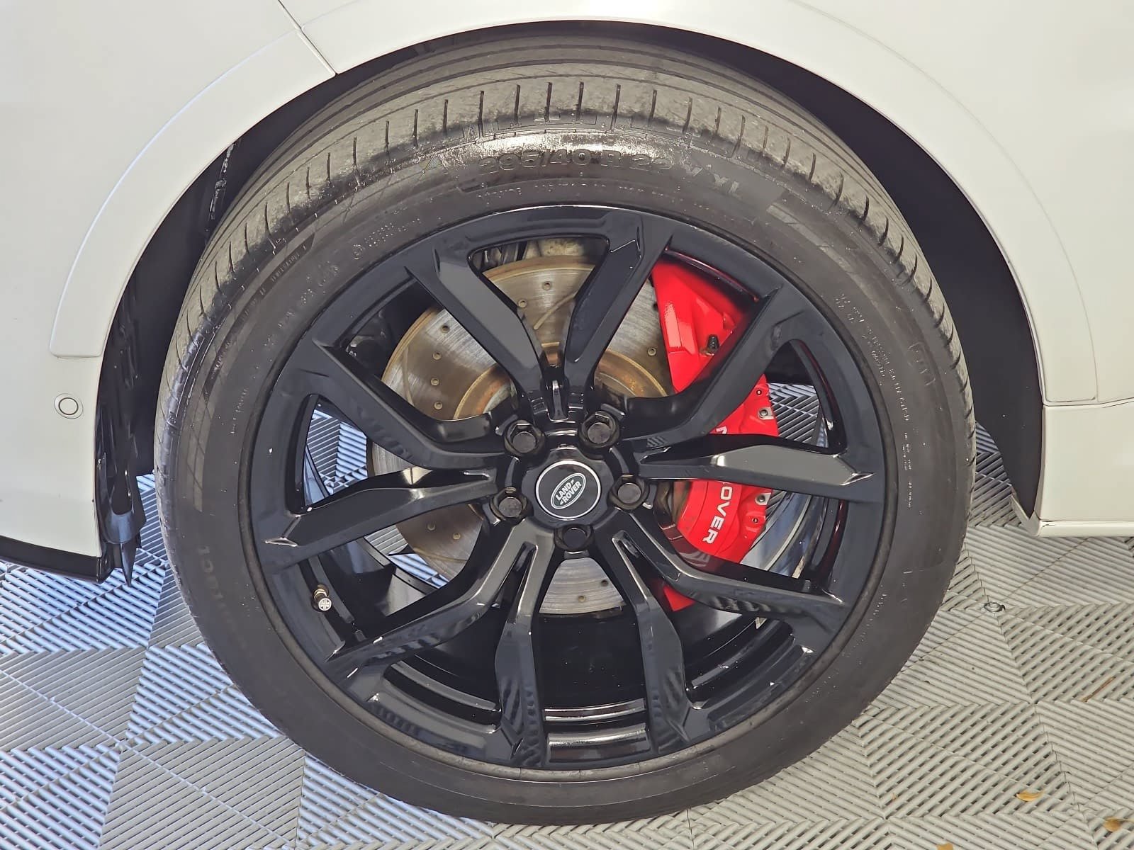 Used 2018 Land Rover Range Rover Sport SVR AWD/4WD image 10