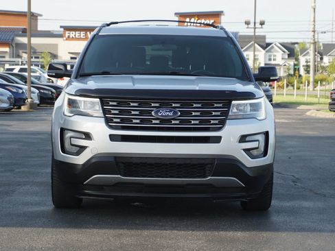 Used 2017 Ford Explorer XLT AWD/4WD image 2