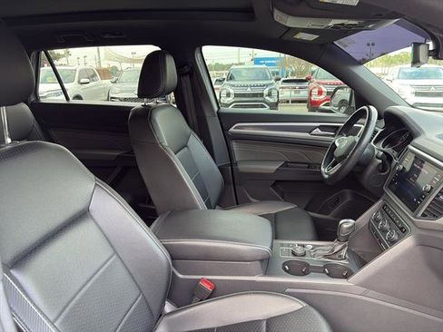 Used 2021 Volkswagen Atlas Cross Sport SE w/ Panoramic Sunroof Package image 9