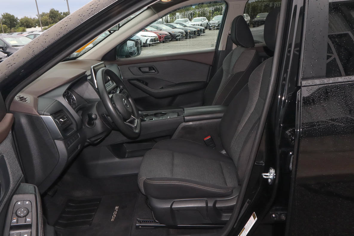 Used 2021 Nissan Rogue S FWD image 7