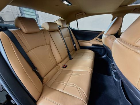 Used 2024 Lexus ES 300h w/ Accessory Package (Z2) FWD image 26