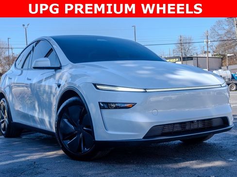 Used 2026 Tesla Model Y Long Range image 3