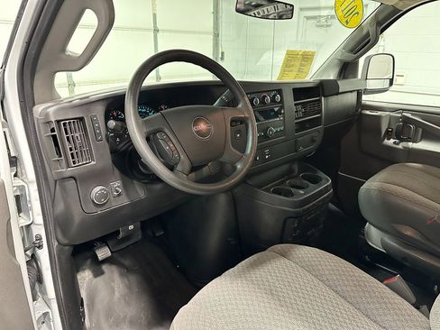 Used 2017 GMC Savana 2500 image 24