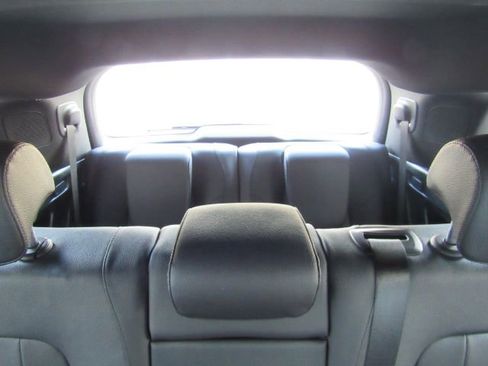 Used 2022 Mercedes-Benz GLB 250 w/ Premium Package Lite image 18