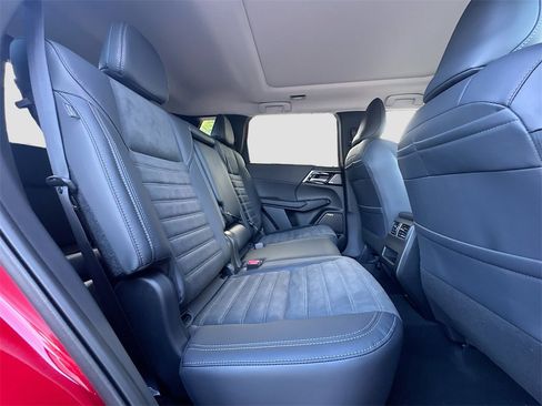 New 2025 Mitsubishi Outlander SE image 31