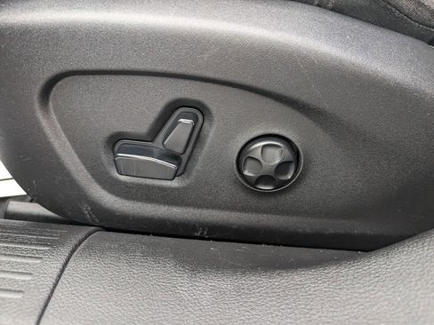 Used 2015 Chrysler 200 Limited w/ Convenience Group image 33