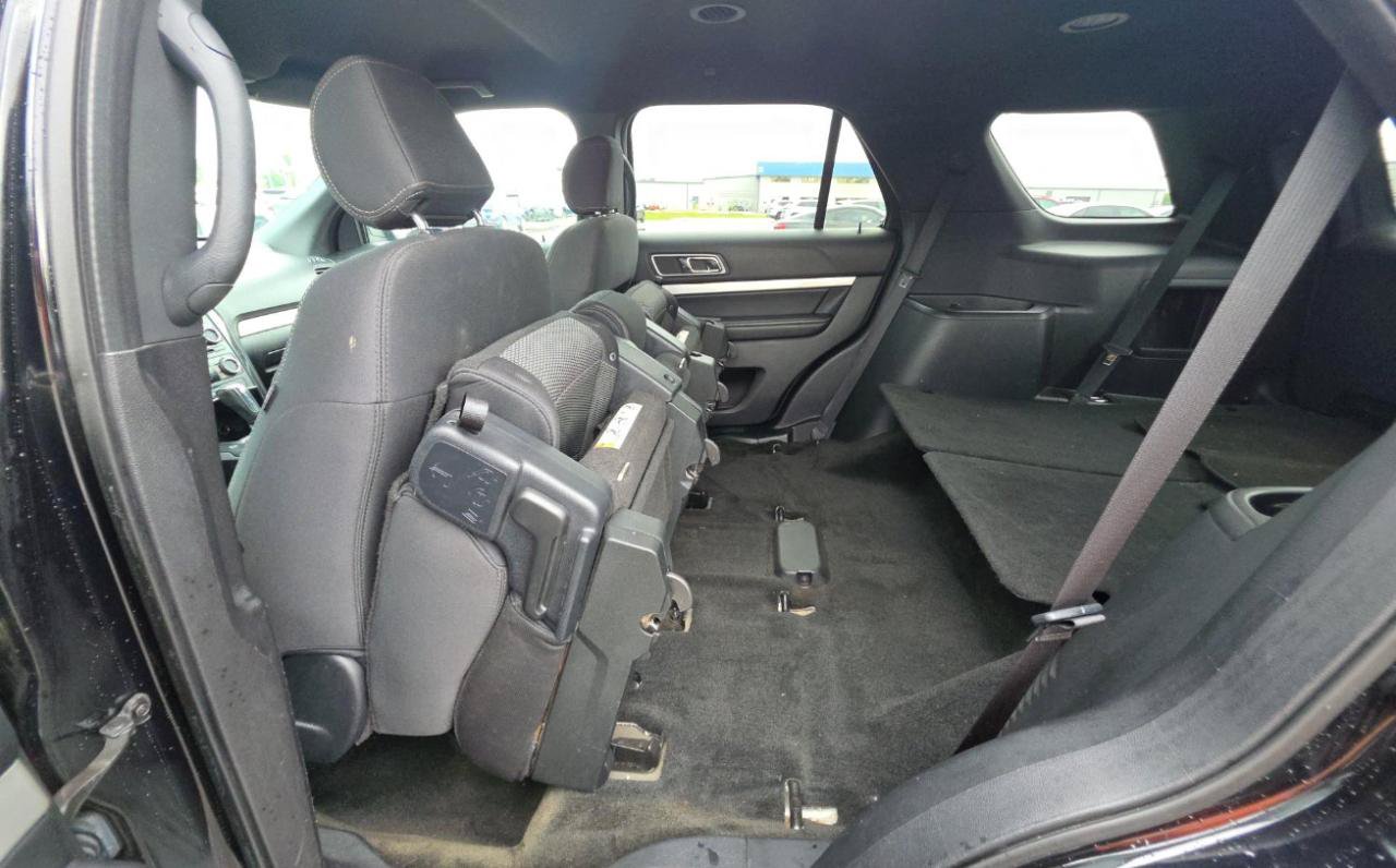Used 2017 Ford Explorer XLT FWD image 14