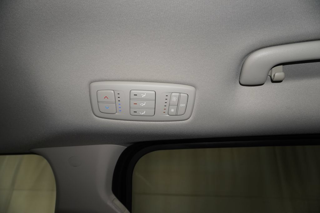 Used 2024 Kia Carnival LX FWD image 15