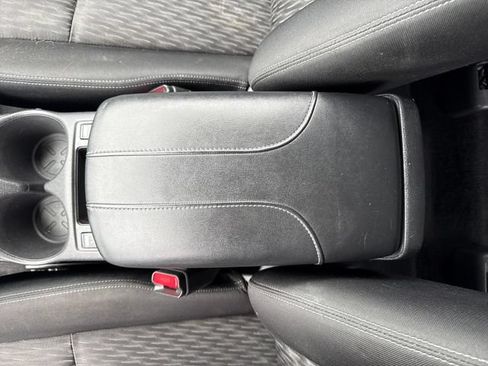 Used 2019 Nissan Rogue SV FWD image 24