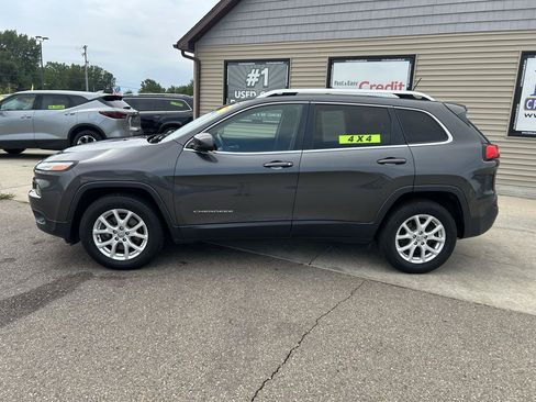 Used 2015 Jeep Cherokee Latitude w/ Cold Weather Group AWD/4WD image 8