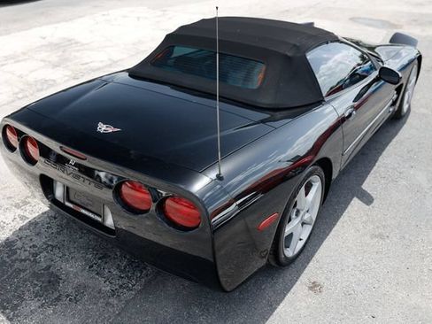 Used 2001 Chevrolet Corvette Convertible w/ Preferred Equipment Group2 RWD image 14