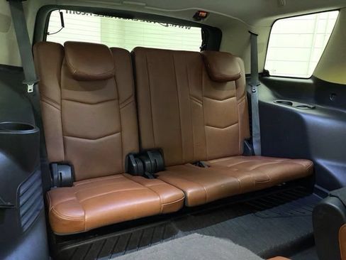 Used 2020 Cadillac Escalade Premium Luxury AWD/4WD image 26