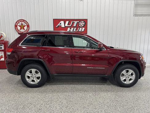 Used 2016 Jeep Grand Cherokee Laredo w/ Quick Order Package 23E AWD/4WD image 3