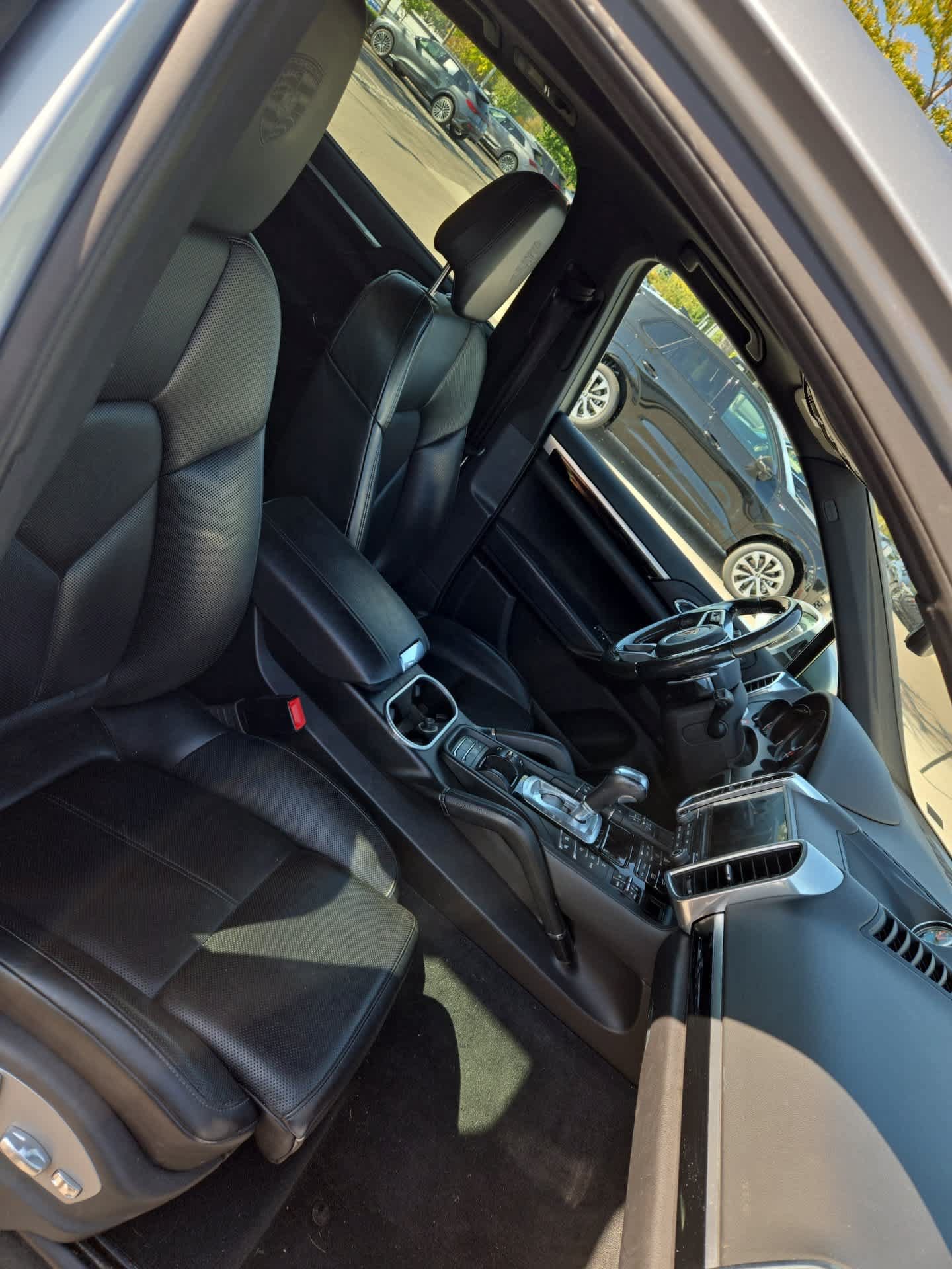 Used 2018 Porsche Cayenne AWD/4WD image 5