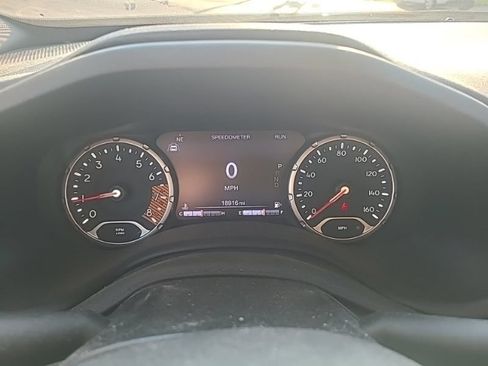 Used 2023 Jeep Renegade Latitude AWD/4WD image 14