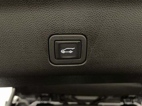 Used 2023 Chevrolet Tahoe Z71 w/ Luxury Package image 32